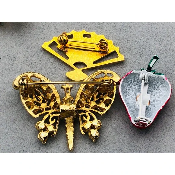 Vintage Gold Tone Brooch Pin Lot of 5 Butterfly Leaf Strawberry Teddy Bear Fan - Picture 2 of 12